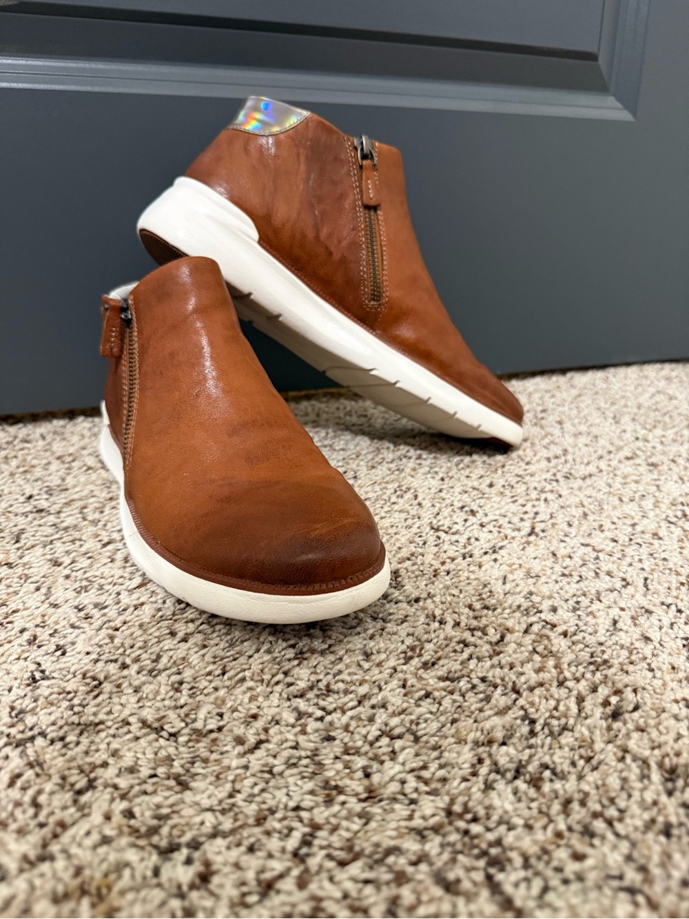 Johnston & Murphy Emery Zip Bootie – Cognac Italian Washed Sheepskin – Size 8